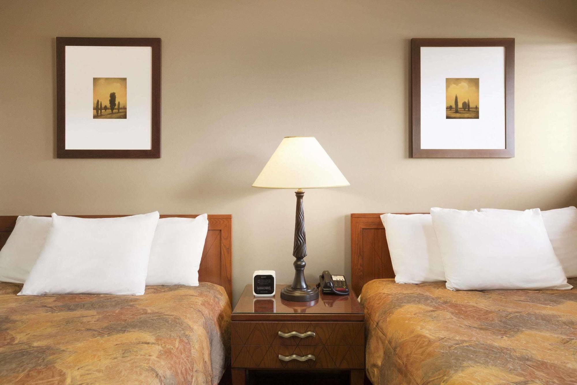 Central Suite Hotel Lloydminster Exteriér fotografie