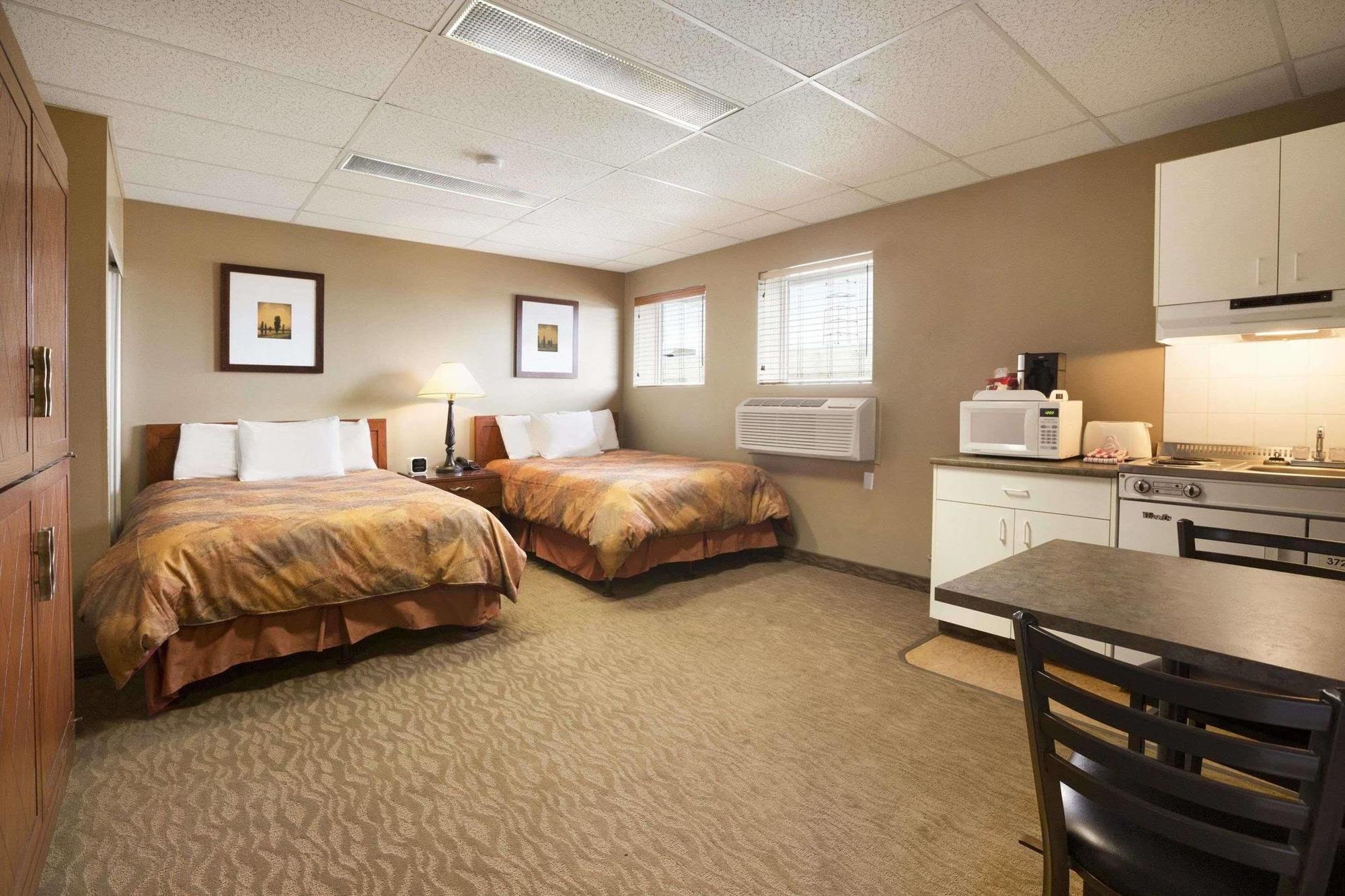 Central Suite Hotel Lloydminster Exteriér fotografie